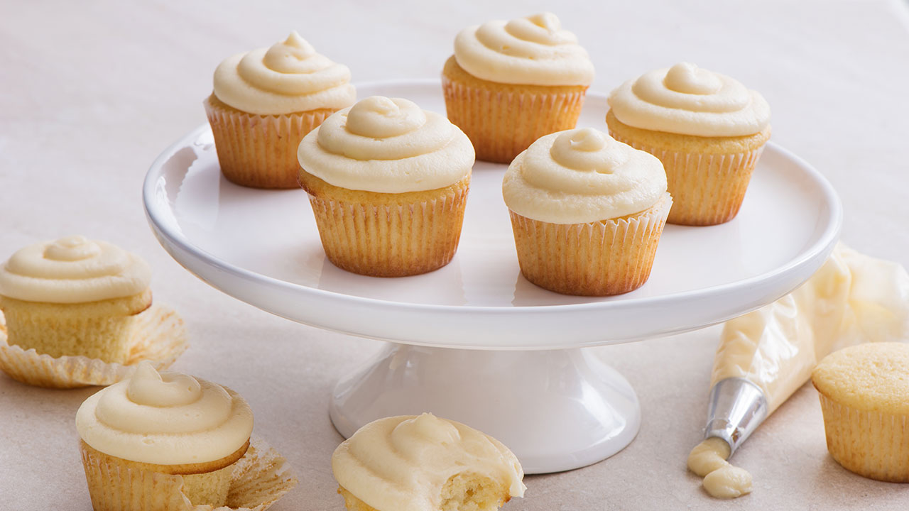 Vanilla cupcakes recipe - BBC Food