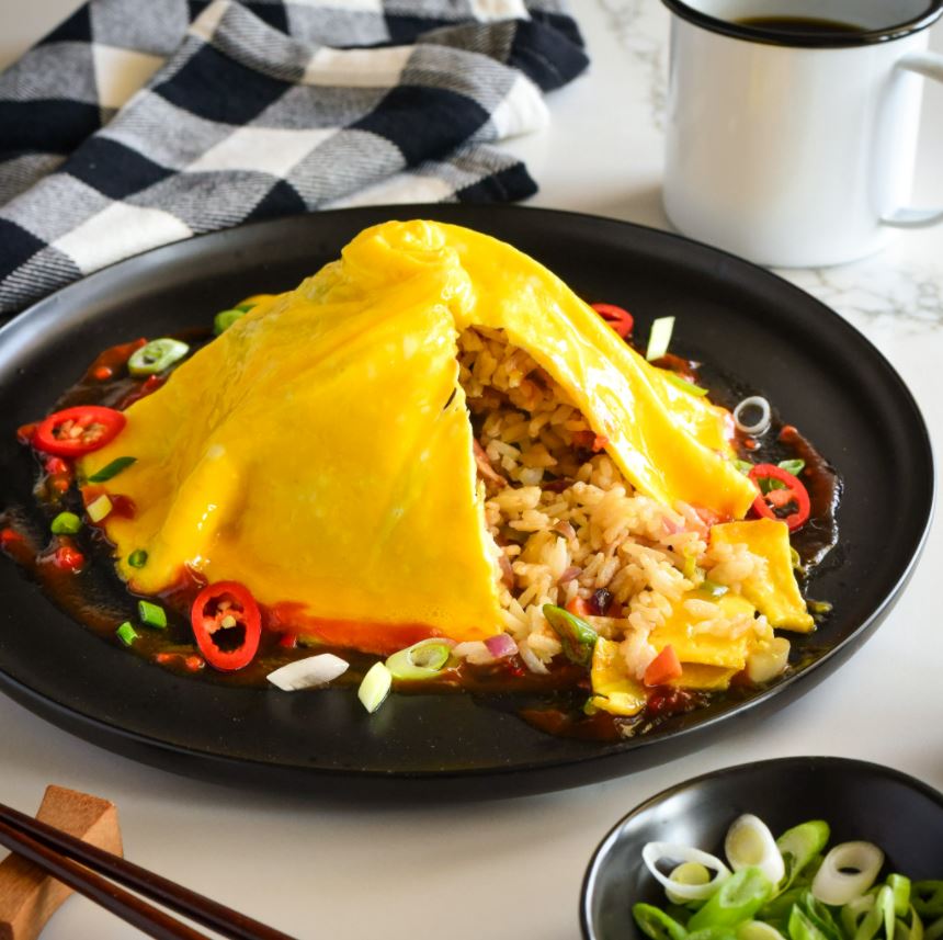 Tornado Omelette (Omurice) with Sriracha Ketchup Get Cracking