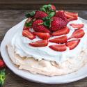 strawberry pavlova 1664x832