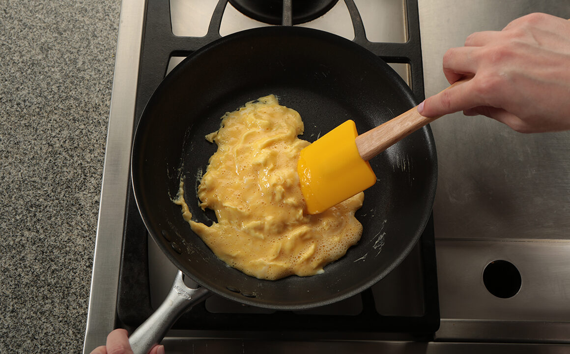 How to Make Scrambled Eggs - Eggs.ca