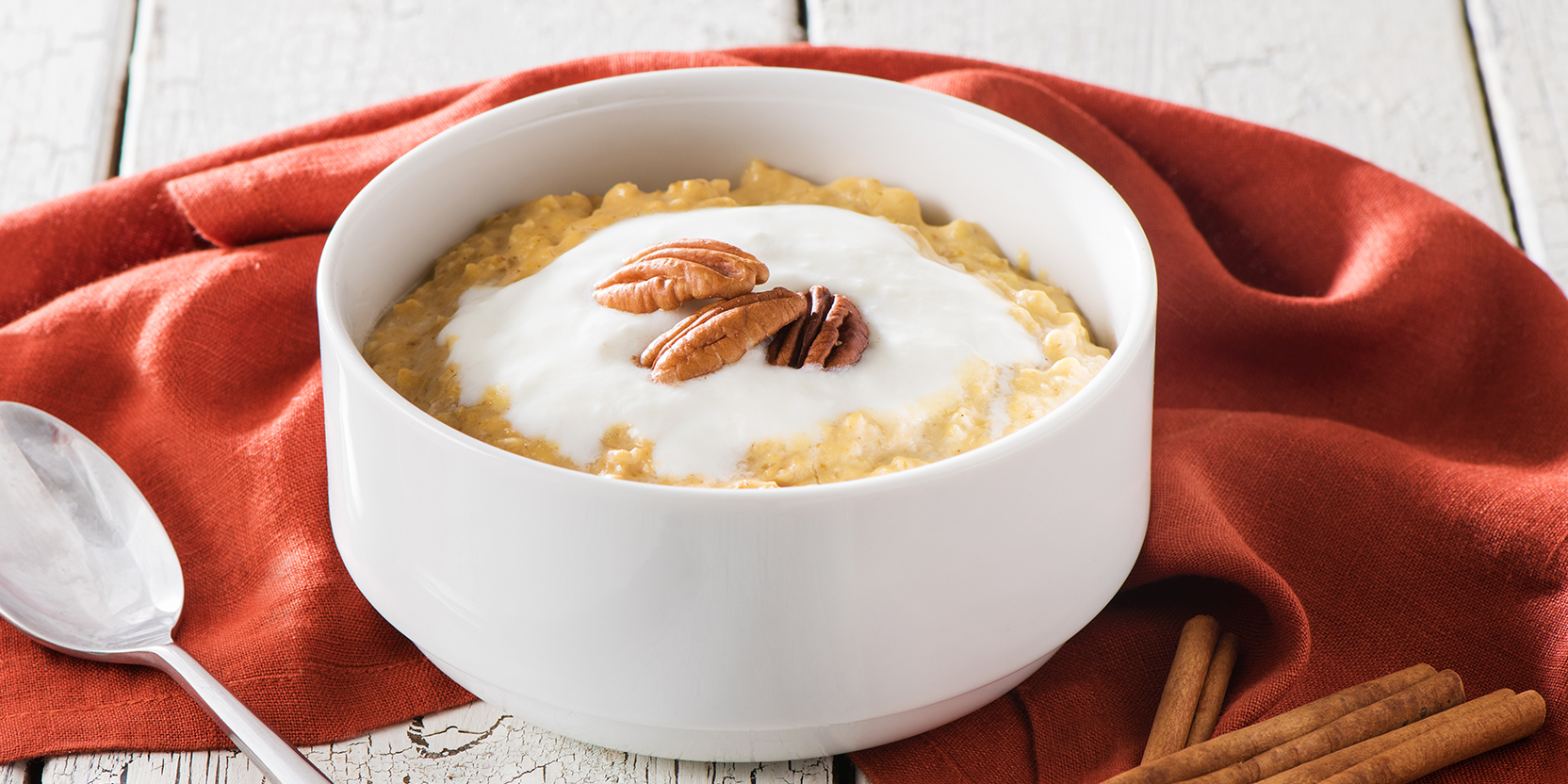 Creamy Pumpkin Spice Oatmeal Bowl - Eggs.ca