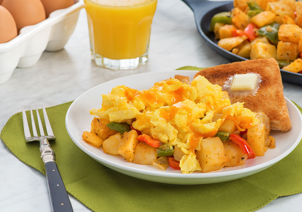 Perfect Scrambled Eggs with Ham and Cheese - Eggs.ca