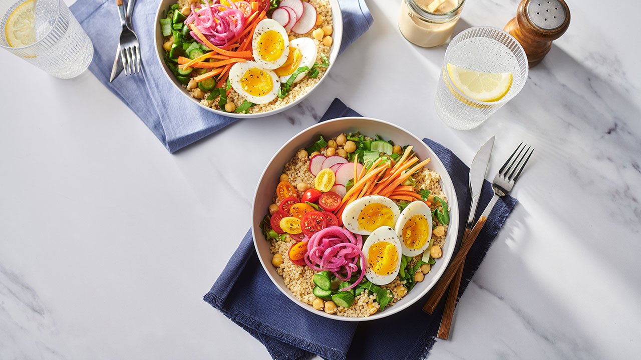 Quinoa Veggie Bowls with Tahini Dressing - Eggs.ca