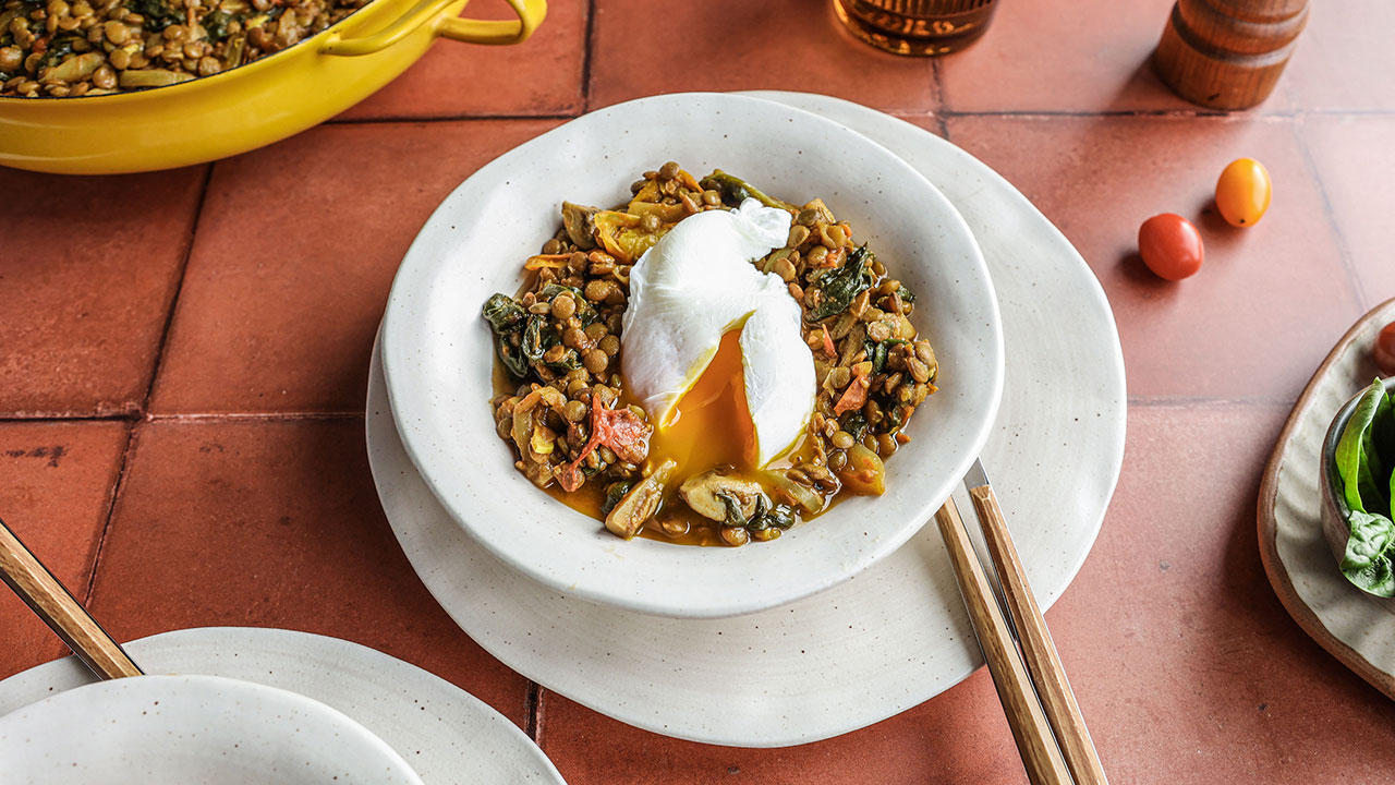 Stewed Lentils with Poached Eggs - Eggs.ca