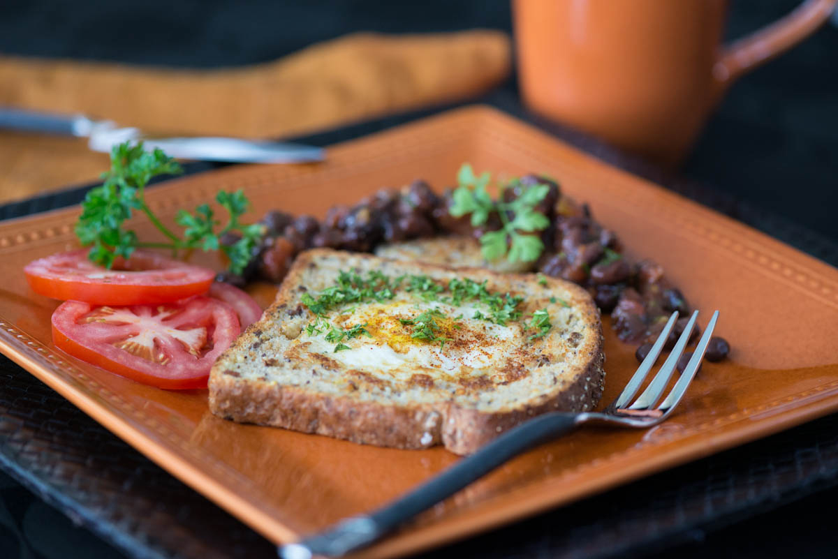 Mexican Eggs in a Hole - Eggs.ca