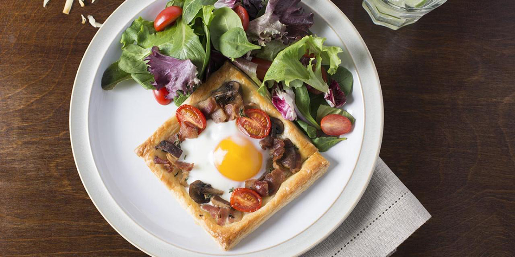 Mushroom Bacon Tomato Tarts with Eggs - Eggs.ca