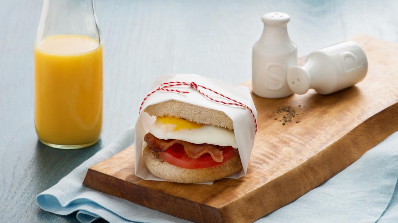 SBS English Muffin Bacon Tomato Fried Egg 041 2