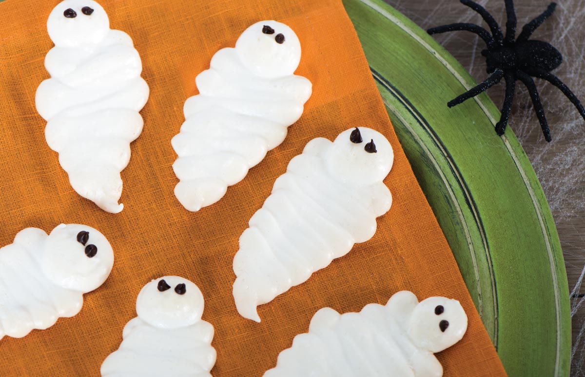 Spooky Meringue Ghosts For Kids - Eggs.ca