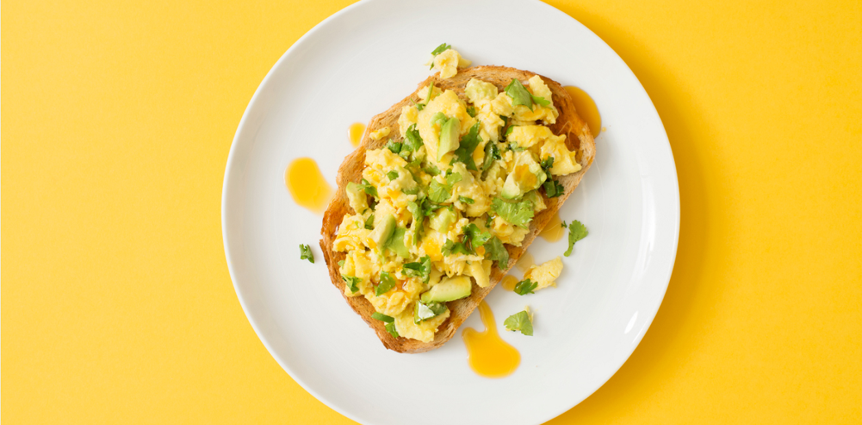 Spicy Avocado Eggs on Toast - Eggs.ca