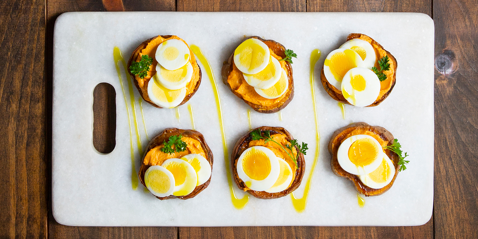 Eggs with Hummus on Sweet Potato Rounds - Eggs.ca