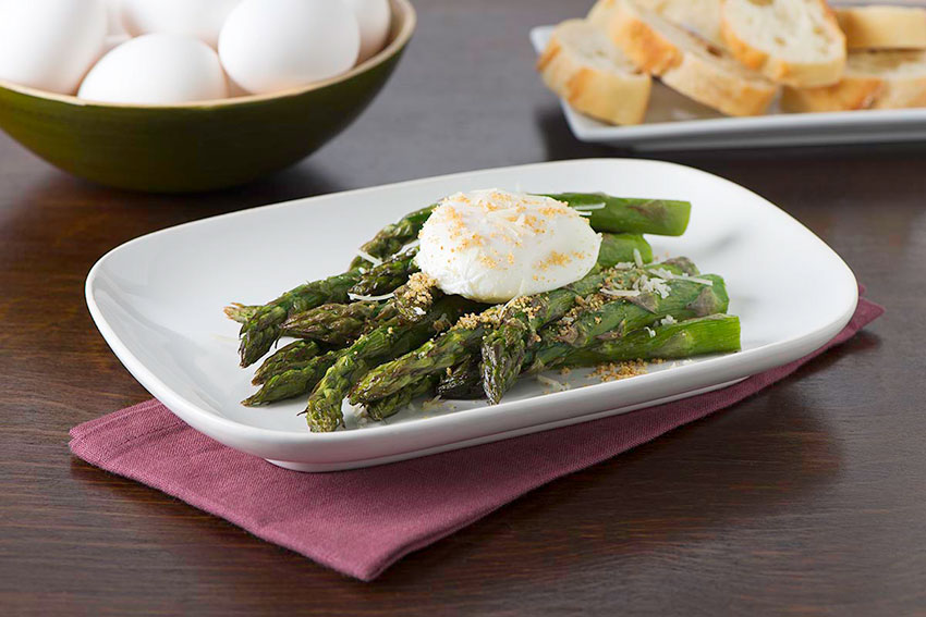 Poached Egg Over Roasted Asparagus - Eggs.ca