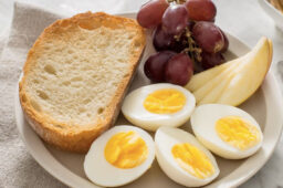 Do eggs have complete protein? - Eggs.ca