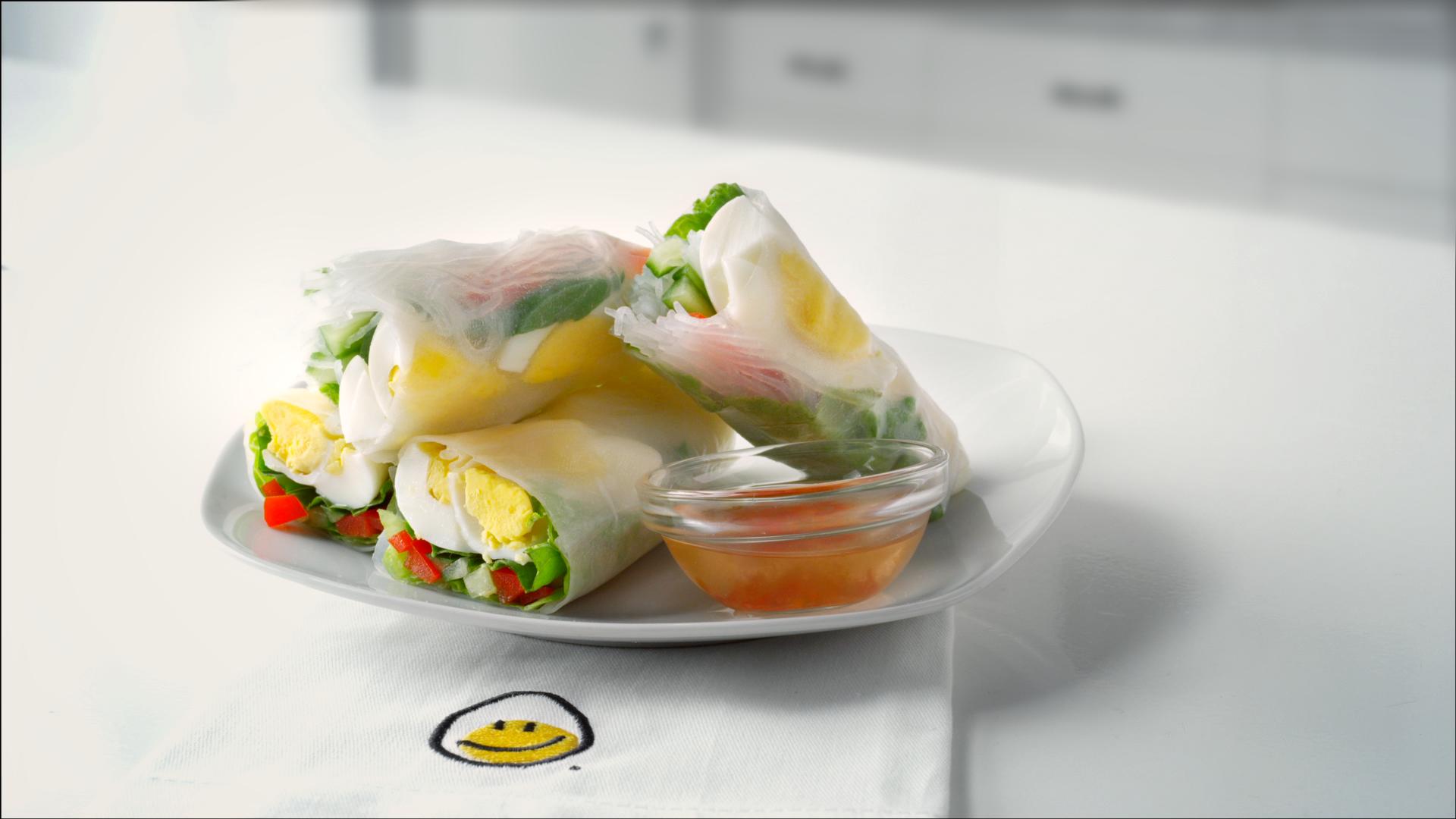 Egg and Veggie Salad Rolls - Eggs.ca