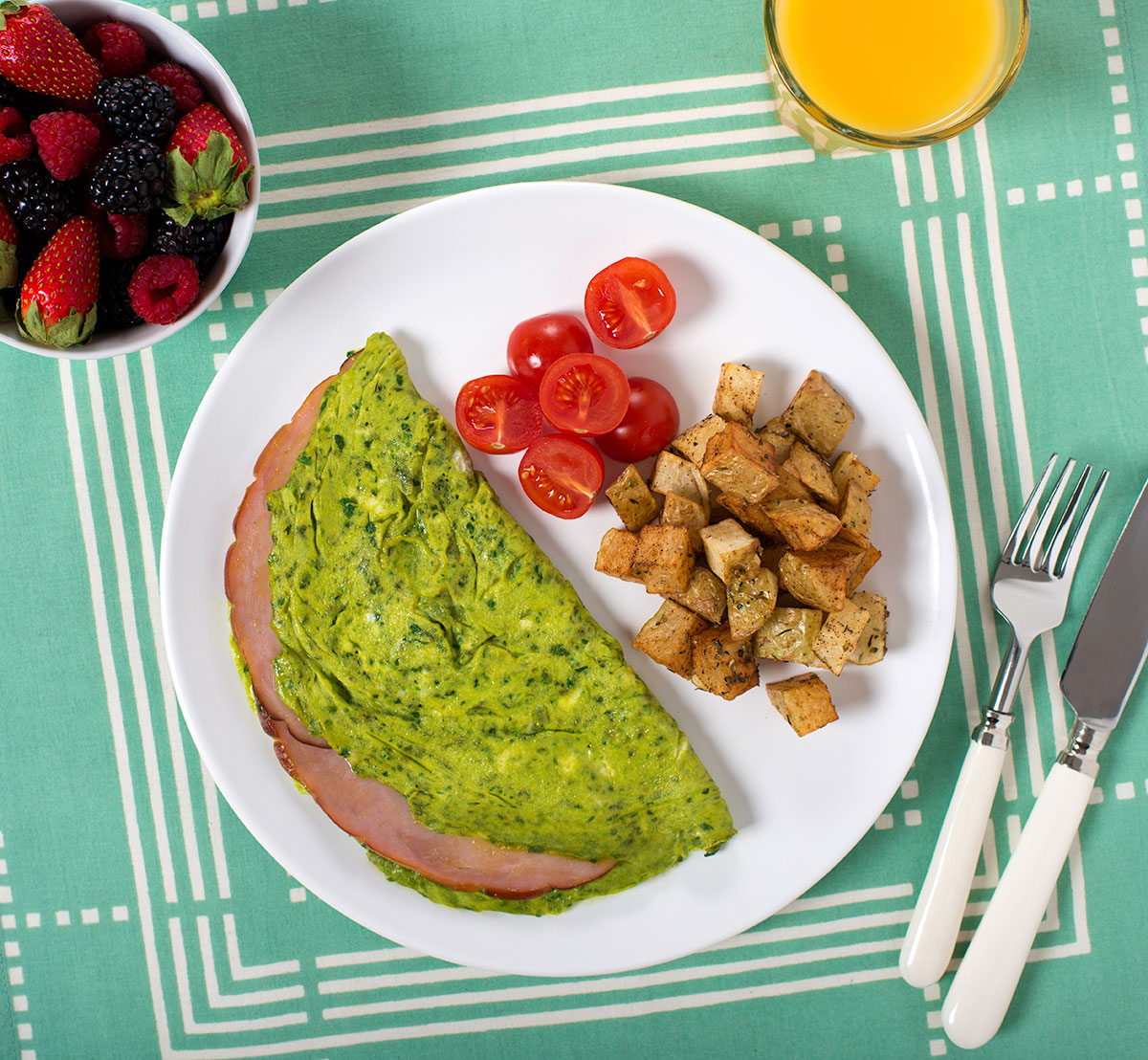 Green Eggs and Ham Omelette - Eggs.ca