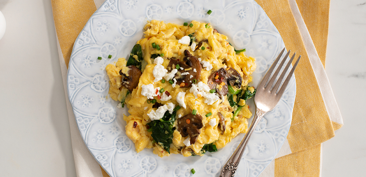 Mushroom and Spinach Scramble with Goat Cheese - Eggs.ca