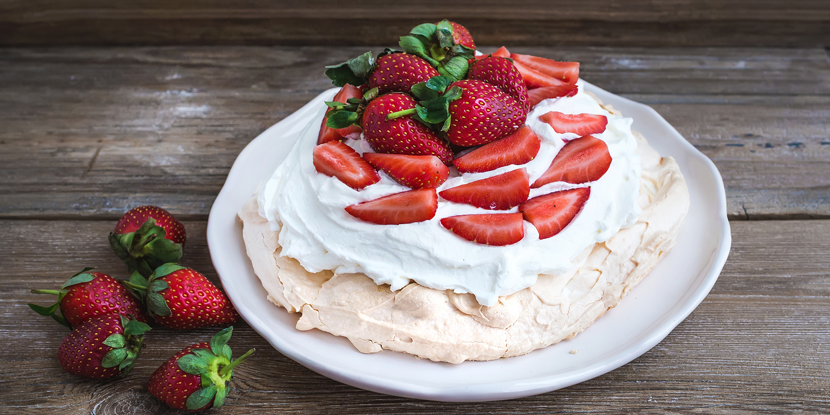 Strawberry Pavlova - Eggs.ca